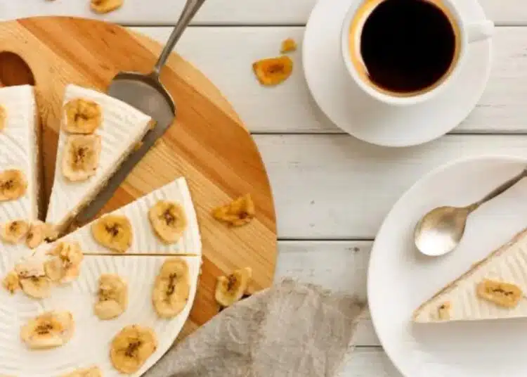 Забърквам няколко продукта и правя уникално вкусна бананова торта 1