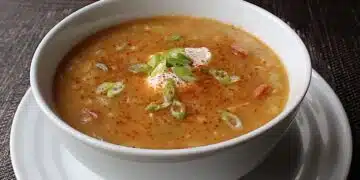 Невероятно вкусна унгарска супа с наденица – готова само за 20 минути 1