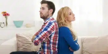 Как да преживеете развода на родителите си като възрастен: Когато основите се срутят 8
