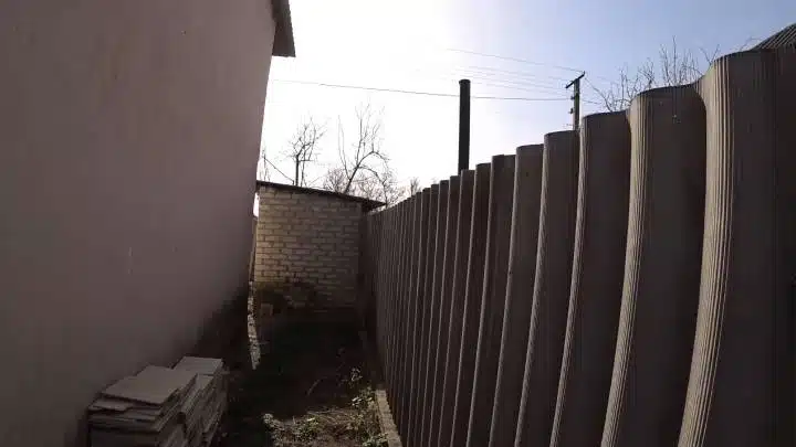 От нищото съсед построи ограда, която ще трае вечно! Е, много e практично! 6