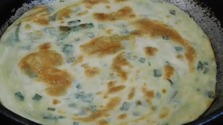 Забъркай тази вкусотийка с яйца и зелен лук, всички ще лапат и ще искат още 4