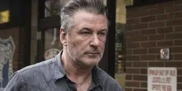 Съдът в САЩ отхвърли искането на Алек Болдуин да свали обвиненията срещу него 7