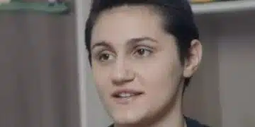 Нарязаната Дебора пусна снимки като абитуриентка, красива е, нали? 7