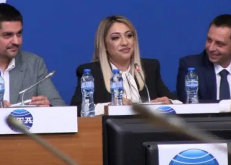 Поп-фолк икона със сериозна заявка за депутат с взривяващ коментар ВИДЕО 1