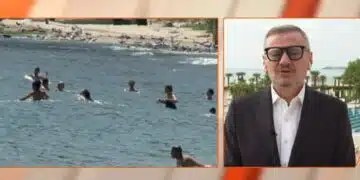 Твърди се, че цената на чадърите по родното Черноморие няма да се вдига, а водата е чиста! 12