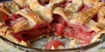 Бърз и вкусен пай с ягоди и ревен (Рецепта) 8
