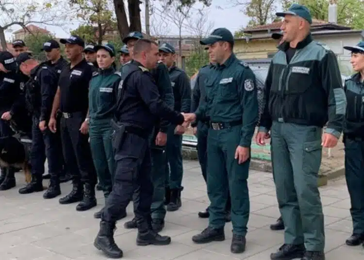 Граничарите ще бъдат вече и пътни полицаи! Могат да глобяват и връчват фишове по ГКПП-тата и по браздата 1
