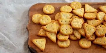 Хрупкави и лесни домашни крекери със сирене, вкус, който остава 1
