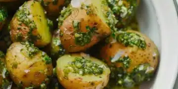 Млади картофи със сос песто, идеална гарнитура за всяко ястие 2