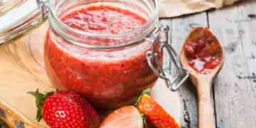 Става неземно вкусно: ягодово сладко, което хапвам всяка сутрин (Рецепта) 10