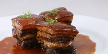 Сочно свинско в медено-чеснов сос: бърза рецепта за вкусно ястие, което всички ще одобрят! 5