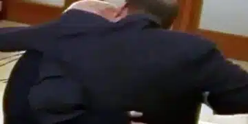 Румънски депутат беше наказан – лишиха го от половината му заплата за срок от 6 месеца, ето причината: 9
