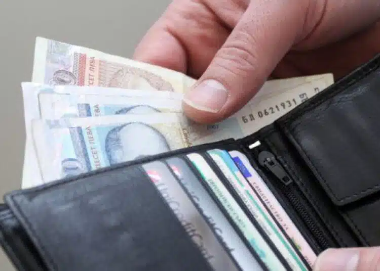 Ето в кой български град средната заплата скочи до над 3000 лева на месец! 1