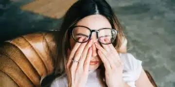 Подобрява ли масажът зрението? Ето ги митовете, които са развенчани от офтамолог 1