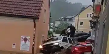 В Австрия всички се крият по къщите! Такава стихия ги удари, че никой не е очаквал 4