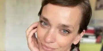 Феновете трудно разпознаха звезда от култовия сериал „Под прикритие“, ето я драстичната промяна: 3