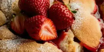 Десерт „Без име“ поднесен с ванилов сладолед (Рецепта) 1