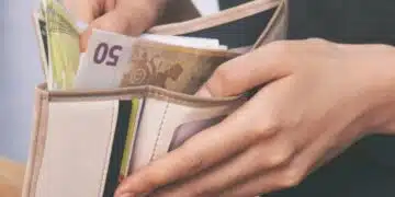 Жена беше измамена с 6000 лева в Поморие, ето каква беше схемата и какво се случи после: 15