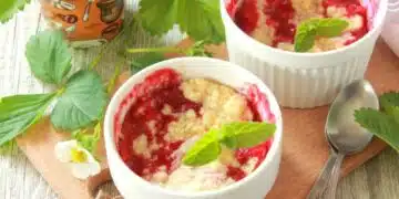 Крамбъл с ягоди, който е страшно вкусен и много засищащ 13