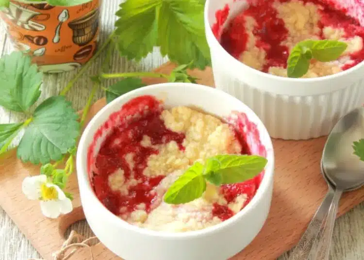 Крамбъл с ягоди, който е страшно вкусен и много засищащ 1