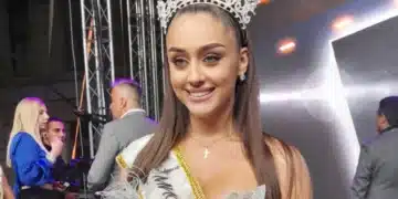 След като отнеха титлата "Мис България" от Елизабет Кравец ето коя е новата носителка на короната! 1