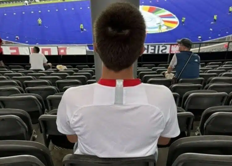 Карък! Фен, който реши да посети Евро 2024, брои 60 евра, за да гледа стълб на „Олимпиащадион“ 1