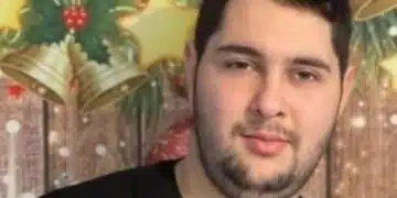 Заради ревност, един баща остава завинаги на 20 години, отнемат му живота докато разхожда детето си в Англия 1