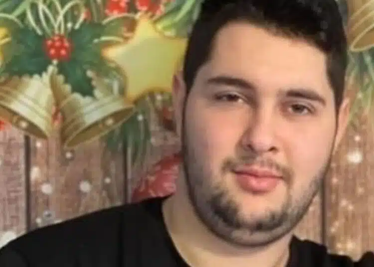 Заради ревност, един баща остава завинаги на 20 години, отнемат му живота докато разхожда детето си в Англия 1