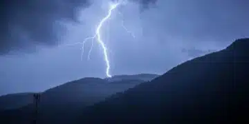 В Полша над 20 туристи с деца бяха ударени от мълния 6