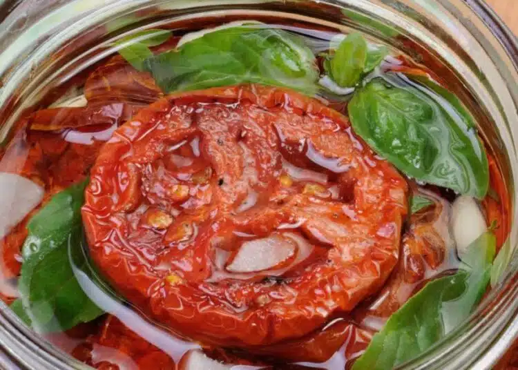 Пикантна доматена вкусотия, която всеки месец правя 1
