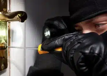 8 грешки, които ще привлекат крадци в дома ви: изпробвайте себе си 11