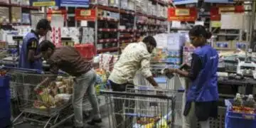 Тъжна действителност: ако индиец работи в роден супермаркет ще взима 600$, в неговата родина едва 100$ за същата позиция 11