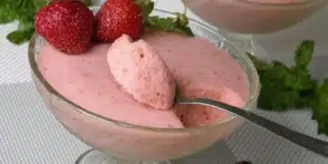 Шикозен десерт от шепа ягоди (Рецепта) 9
