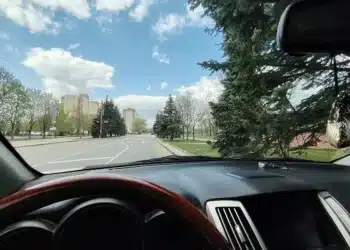 Защо всеки шофьор винаги трябва да носи пластмасова бутилка в колата си 1