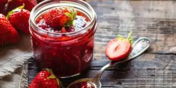 Неповторим вкус: сладко от банани и ягоди, споделено от моята баба 6