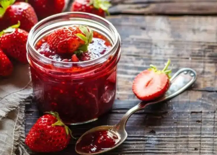 Неповторим вкус: сладко от банани и ягоди, споделено от моята баба 1