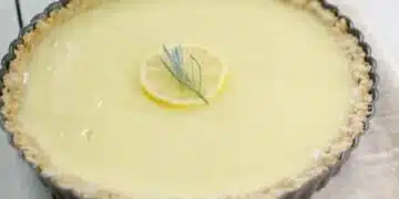 Въздушна като облак: нежна торта с кисело мляко и розмарин (Рецепта) 8