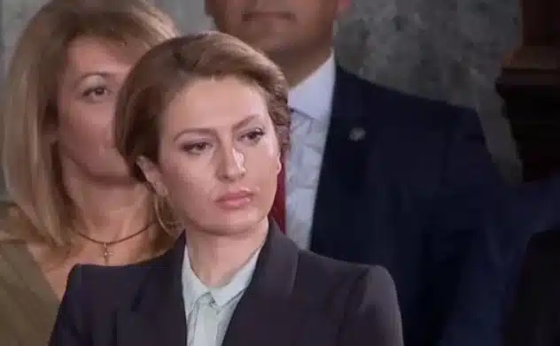 Председателката на Народното събрание Рая Назарян е станала неузнаваема СНИМКИ 2