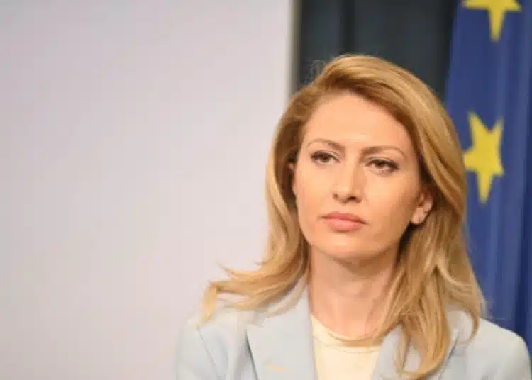 Председателката на Народното събрание Рая Назарян е станала неузнаваема СНИМКИ 1