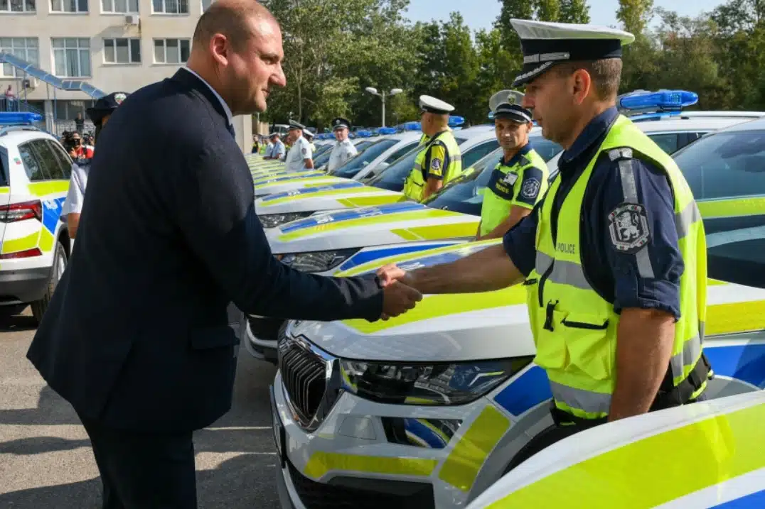 Още 90 нови автомобила получават "Пътна полиция" 3
