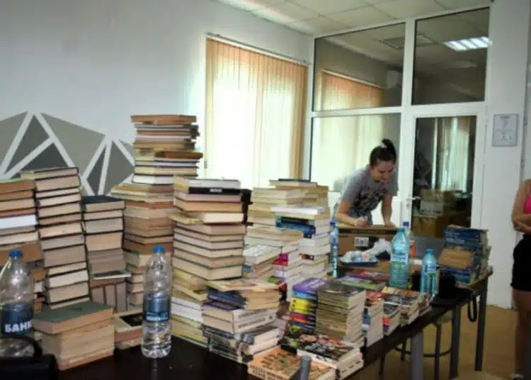 Асеновградчани дариха за благородна кауза над 600 книги 1 Асеновградчани дариха за благородна кауза над 600 книги 1