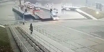 В Белослав автомобил слезе от ферибота, докато той е още в движение, сравниха го с „Бързи и яростни“ ВИДЕО 2