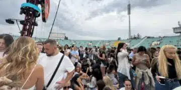 Всички са в София за концерта на Ед Шийрън: Храна няма, а водата е 4 лева и още 1