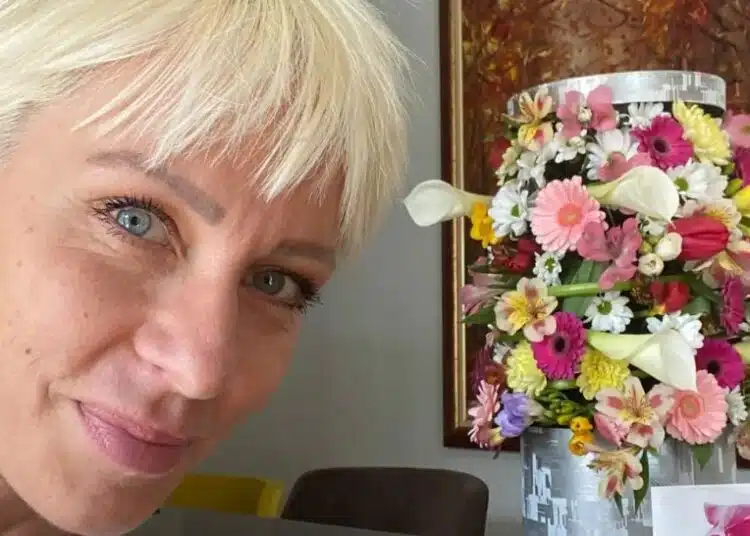 Нана Гладуиш, която всички ще запомним с участието ѝ в предаването „Съдебен спор“: всичко е зад гърба ми 1 Нана Гладуиш, която всички ще запомним с участието ѝ в предаването „Съдебен спор“: всичко е зад гърба ми 1