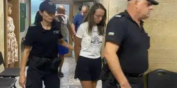 Задържаните за източване на чужди банкови сметки остават в ареста 2