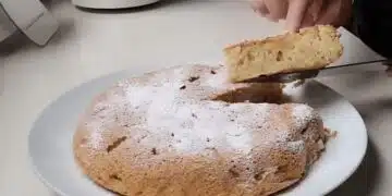 Пухкав ябълков пай с прости продукти (Рецепта) 9