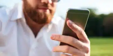 Защо не трябва да хвърляте телефона си на леглото: това не е безвреден навик 2
