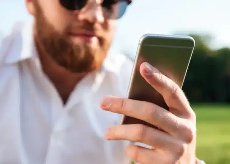 Къде трябва да поставите смартфона си, преди да излезете навън през зимата: оказва се, не в джоба на якето си 1