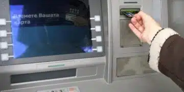 Услугите на банките пак тръгнаха нагоре, а по Коледа ще ни „зарадват“ с нови цени ГРАФИКА 14