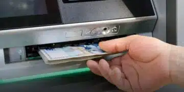 Отново опит да ограничат банките и те да намалят таксите за теглене на пенсии и заплати 1
